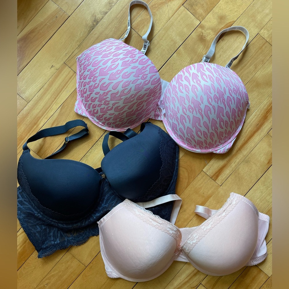 Always a Flirt & Daisy Fuentes bras. 40D. Lot of three.